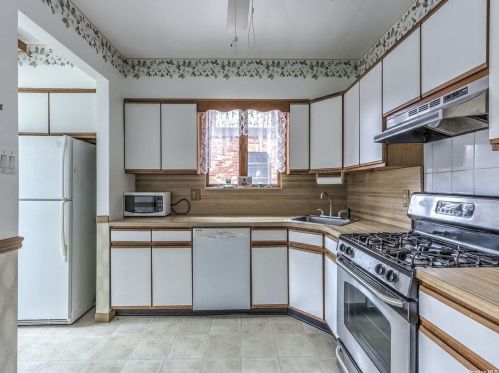 20 Marshall Ave, Floral Park NY  11001-3201 exterior