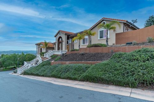 125 Everest Dr, Hollister, CA 95023-6314