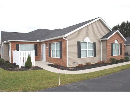 170 Woodbury Glen St, Hartville, OH 44632-8318