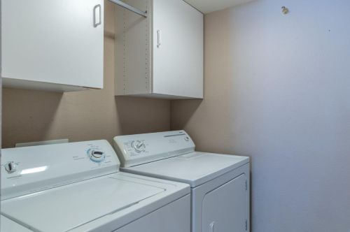 2070 Carousel Dr, Hollister CA  95023-5665 exterior