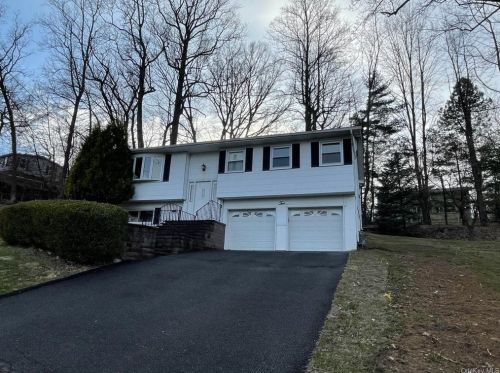 2 Frado Ct, Stony Point, NY 10980-1004