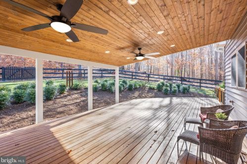 9085 Bristow Woods Ct, Nokesville VA  20181 exterior