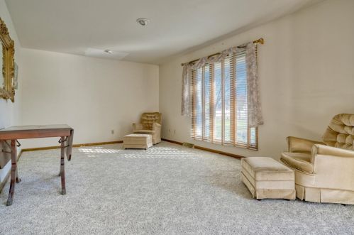 1316 Camellia Dr, Hammond, IN 46321-3702