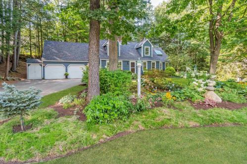 142 Hillside Dr, Henniker, NH 03242-3571