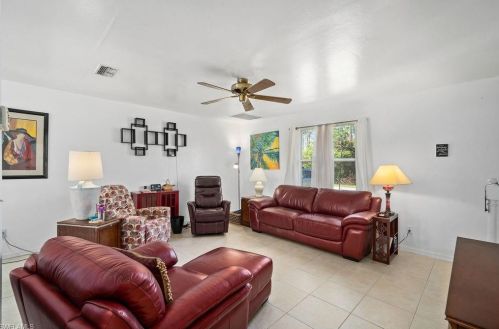 914 Greenwood Ave, Lehigh Acres, FL 33972-3028