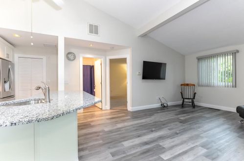 993 Williamsburg Cir, Warwick, RI 02886-1744