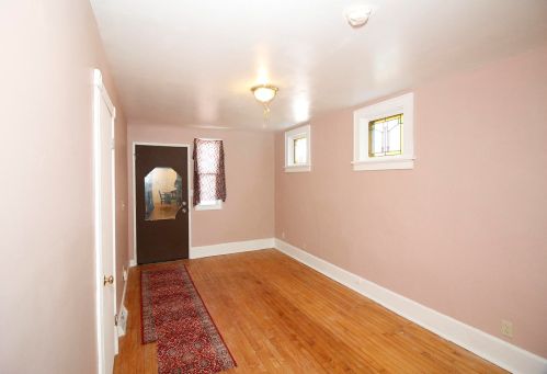 3351 Pierce St, Milwaukee, WI 53215-1121