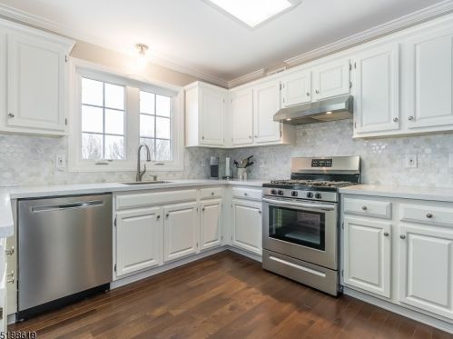 19 Country Meadow Rd, Hackettstown NJ  07840-5209 exterior