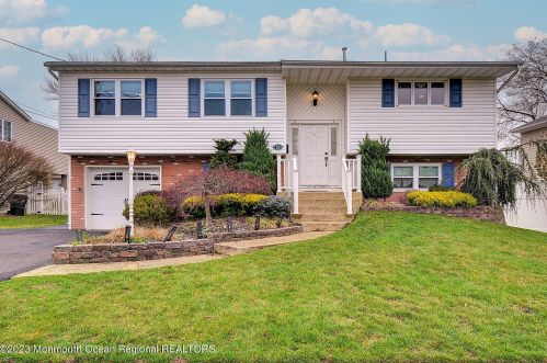 15 Kerry Dr, Hazlet, NJ 07730-1117