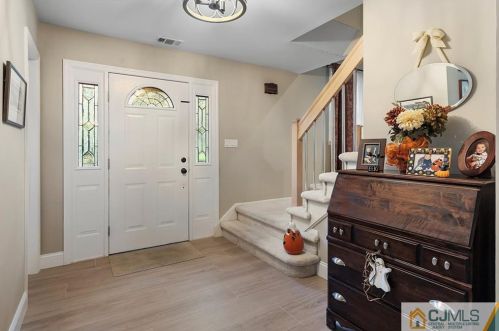 25 Beacon Hill Dr, East Brunswick, NJ 08816-3435