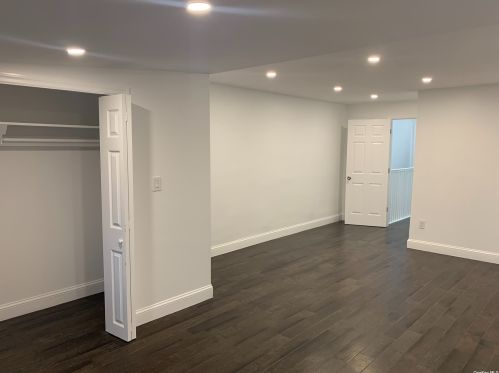 813 Meehan Ave, Far Rockaway NY  11691-5517 exterior