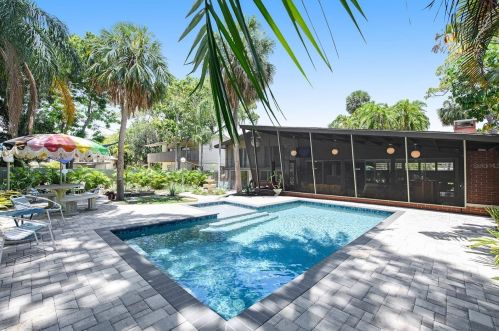 4610 Cypress Way, Saint Petersburg FL  33705-4526 exterior