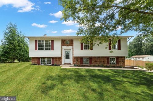 1704 Sherwood Dr, Fredericksburg, VA 22405-2217