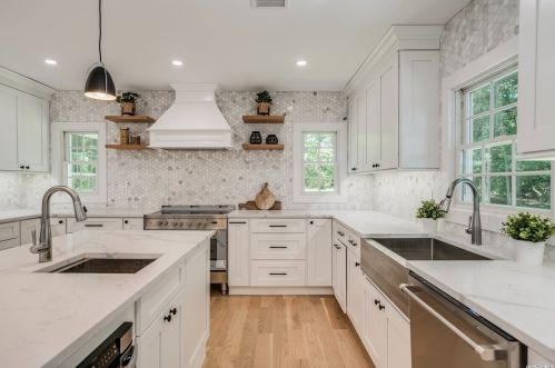 53 Winkle Point Dr, Northport NY  11768-1154 exterior