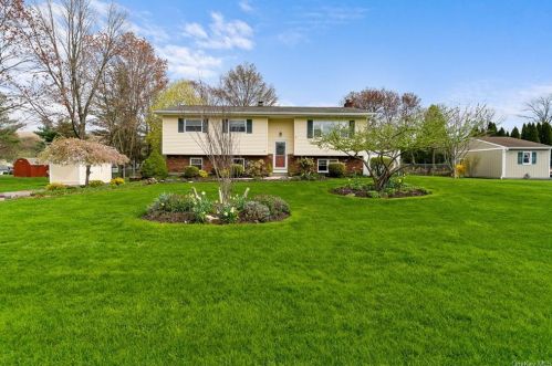 19 Robinn Dr, Middletown, NY 10940-6672