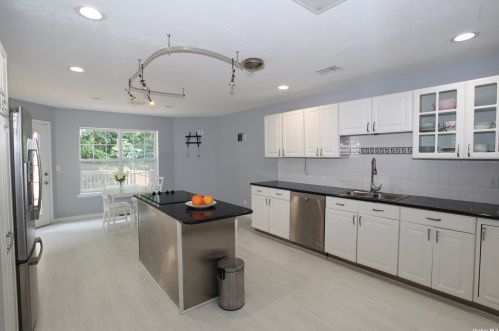 4 Sabrina Ct, Huntington Station NY  11746-4225 exterior