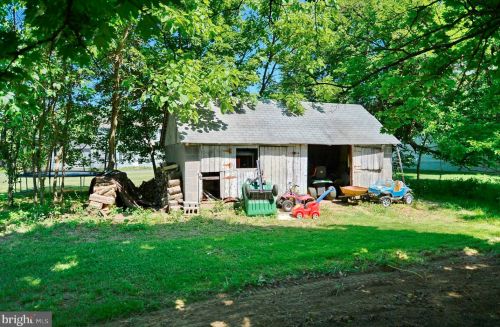 21 Loudoun St, Lovettsville VA  20180-8513 exterior