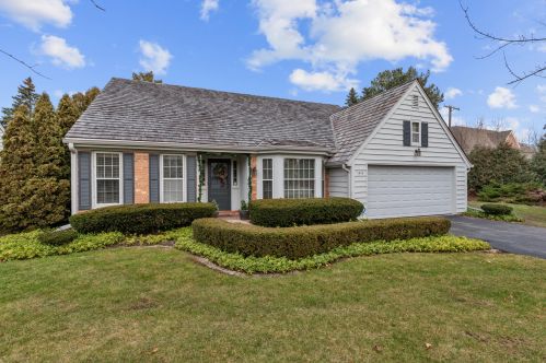 1410 Westport Cir, Thiensville, WI 53092-5753