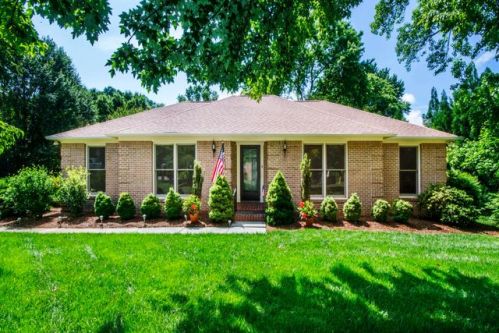 10616 Kincer Farms Dr, Knoxville, TN 37922-5556