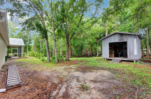 1623 Woodfield Ct, Lutz FL  33558-8485 exterior