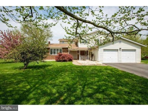 1 Golden Crest Ct, Trenton, NJ 08691-3313