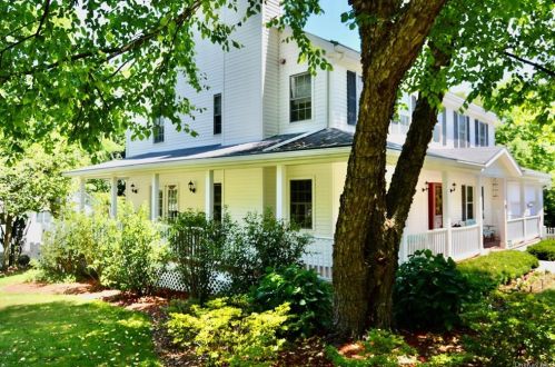 2 Drake Ln, White Plains NY  10607-2215 exterior