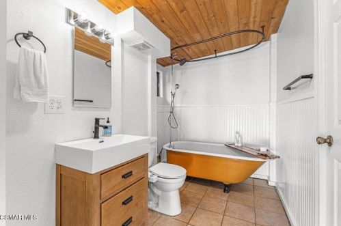166 Bundren St, Oak View, CA 93022-9460