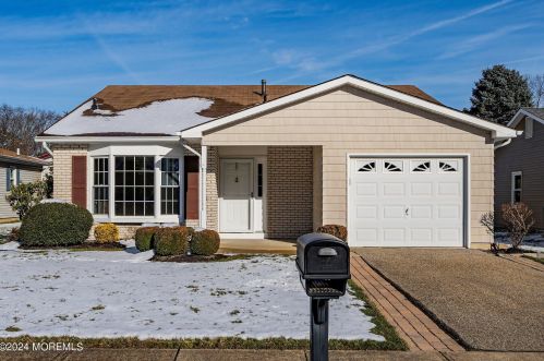 182 Everest Dr, Bricktown, NJ 08724-2052