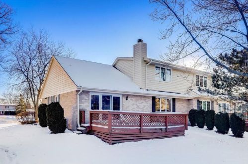 5339 Cambridge Ln, Milwaukee WI 53221-3237 exterior