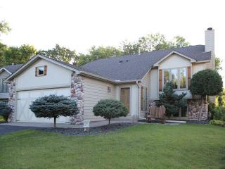 16640 Javelin Ave, Lakeville, MN 55044-9575