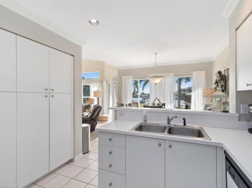 140 Eveningstar Cay, Naples FL  34114-9611 exterior