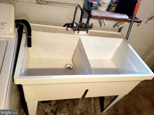 301 Summit Ave, Wilmington DE  19804-1725 exterior