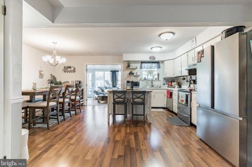 527 Spring Hill Dr, Harleysville PA  19438-2242 exterior