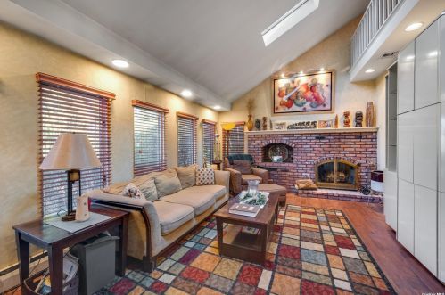 33 Lorijean Ln, Elwood NY  11731-4118 exterior