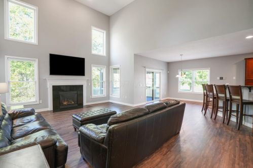 716 Ballater Dr, Delaware OH  43015-7184 exterior