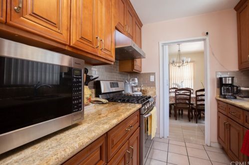 2125 Adriatic Ave, Long Beach CA 90810-3573 exterior