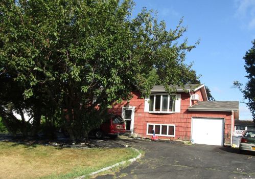 153 Ridge Rd, Wheatley Heights NY  11798-1034 exterior