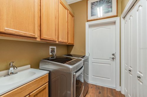 1827 Crooked Oak Ln, Lutz FL  33559-7407 exterior