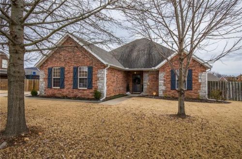 11124 Bear Dr, Fayetteville, AR 72730-2717
