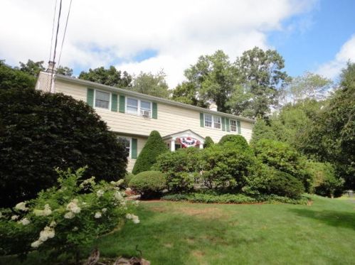 17 Prospect Pl, New Canaan CT  06840-4527 exterior