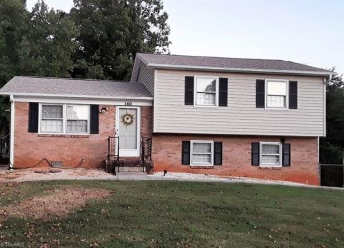 2403 Stonehaven Rd, Kernersville, NC 27284-4334