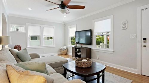 3235 6 Ave, Saint Petersburg FL  33712-1415 exterior