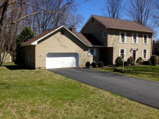 18 Edgewood Dr, Glens Falls, NY 12803-5238