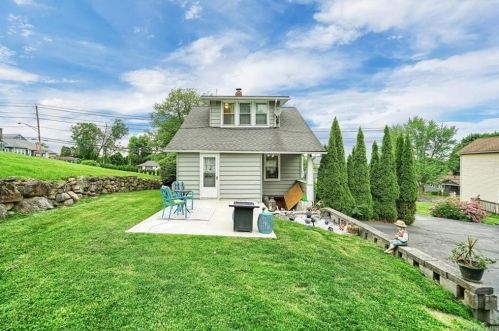 29 Ramapo Rd, Garnerville NY  10923-1717 exterior