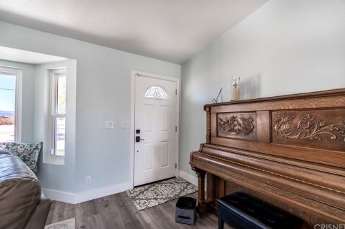 8811 Avenue, Lancaster, CA 93536-8783