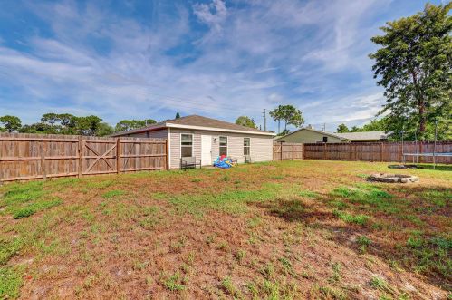 1977 Floresta Dr, Fort Pierce FL  34983-4619 exterior