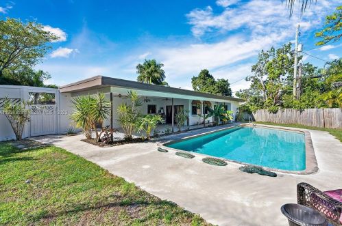 2884 47th Ave, West Palm Beach, FL 33415-9224