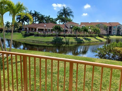 408 Villa Cir, Boynton Beach FL  33435-8911 exterior