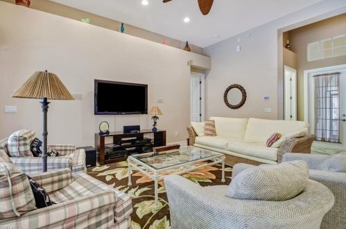 6757 Bent Grass Dr, Naples FL  34113-2630 exterior