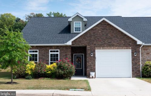 281 Baltusrol Dr, Charles Town, WV 25414-6300
